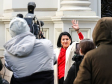 Зурабишвили покинула президентский дворец, но не сдалась