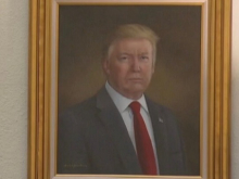 Трамп требует снять свой «намеренно искажённый» портрет, размещённый в Капитолии штата Колорадо