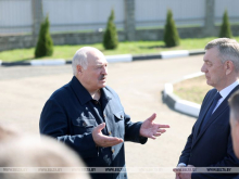 Лукашенко в «Деревне будущего»  требует прекратить стягивание людей в крупные города