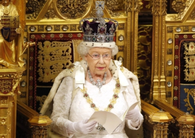Букингемский дворец заявил об ухудшении здоровья Елизаветы II. Британия готовится к трауру