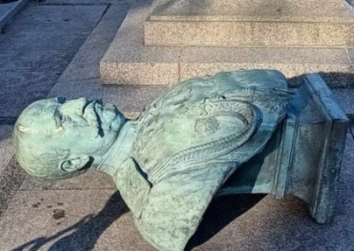Власти Болгарии поставили на место бюст русского графа, который снесли вандалы