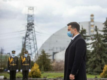 Вражда с Минском упёрлась в карман Зеленского: президент запросил электричество с БелАЭС и битум для «дорожного распила»