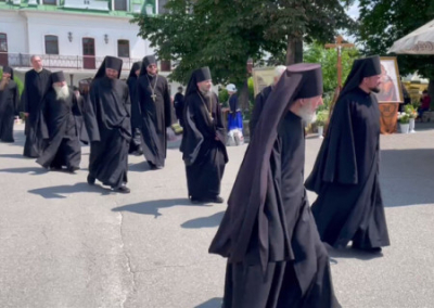 Монахи Киево-Печерской лавры должны покинуть обитель до 4 июля