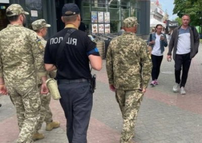 Для украинских мужчин написание заявления в полицию, обновление данных в ТЦК — прямой путь на передовую