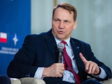 Сикорский считает, что у Украины нет повода для капитуляции