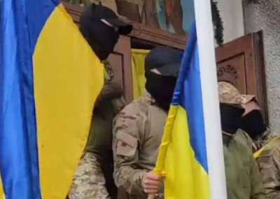 В Черновицкой области рейдеры при поддержке украинских властей захватывают Успенский храм УПЦ