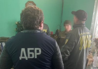 На Львовщине задержали сотрудницу погранслужбы за помощь уклонистам пересечь границу