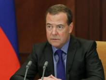 Медведев назвал бедность главной проблемой России