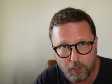 «Страна продаётся оптом». Шарий заявил об исчезновении всех пламенных украинских «ариев»