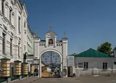 Киево-Печерскую Лавру очистят от верующих водомётами и автоматами: по приказу Фанара