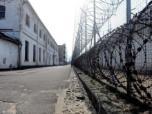 В Латвии Служба госбезопасности арестовала 75-летнего пенсионера и с больничной койки отправила его в СИЗО