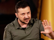 Зеленский намерен сидеть в президентском кресле, пока Украину не возьмут в ЕС и НАТО