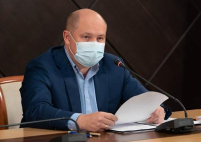 Развожаев против Пескова. Что будет, если следовать нынешним антиковидным нормам и плану вакцинации?