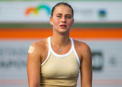 Украинскую теннисистку освистали на Roland Garros за отказ пожать руку своей сопернице из Белоруссии