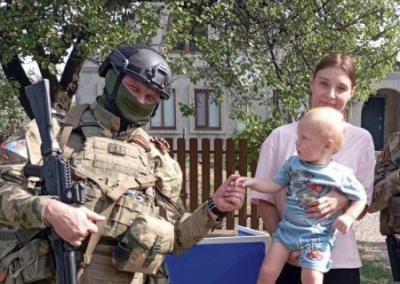 Вода и песни: в Донецке проходит досрочное голосование на выборах депутатов