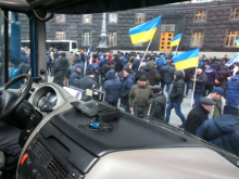 Новый закон о мобилизации вступил в силу на Украине: на улицах пусто, бастуют дальнобойщики, на военкомов нападают с ножами