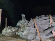 Одесские нацисты требуют переплавить памятник Екатерине II на сувенирные монетки для ВСУ
