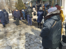 В ЛНР не хватает банковских отделений и банкоматов, люди часами стоят в очереди