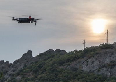 На Крым произошла массовая атака дронов. Есть попадание в склад боеприпасов