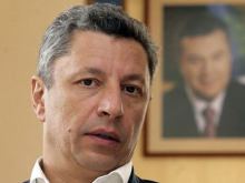 Зеленский намерен отобрать государственные награды у Азарова, Табачника, Ефремова. Напуганный Бойко — за