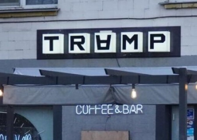 Владелец двух киевских кафе демонтировал вывески с именем Трампа