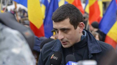 Джордж Симион обвинил Макрона в «диктаторских замашках» и вмешательстве в румынские выборы, сравнив Францию с Ираном