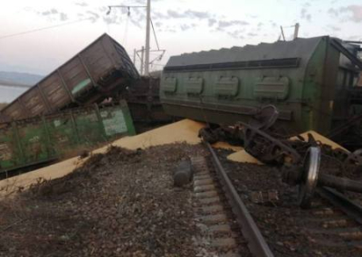 В Забайкалье сошёл с рельс грузовой поезд