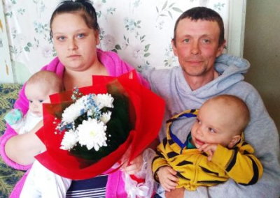История семьи с двумя младенцами из Юнокоммунаровска: уроки выживания на 7,5 тысяч в месяц. Фото, видео