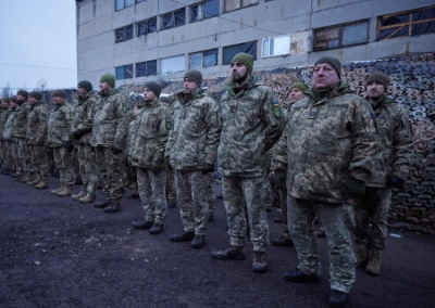 В колонии поступают разнарядки на заключённых, но они не сильно рвутся на фронт