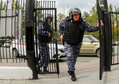 Аксёнов отказался переводить школы на онлайн-формат, и «лжеминёры» продолжают терроризировать Крым