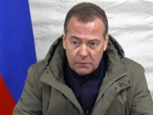 Медведев предложил сбивать украинские дроны лазерным оружием