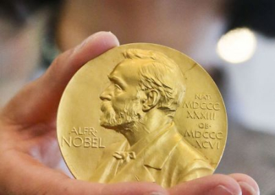 Эксперты и политики считают, что Нобелевская премия мира дискредитировала себя