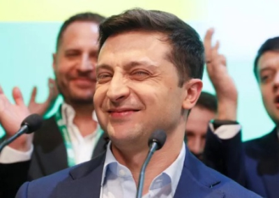 Какая война? Украинский президент Зеленский продолжает зарабатывать деньги в России