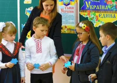 Украинские педагоги пойдут на фронт: им не продлевают бронь и лишают работы