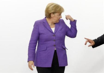 Пенсионерка Меркель не желает надевать белый халат и идти на научную работу