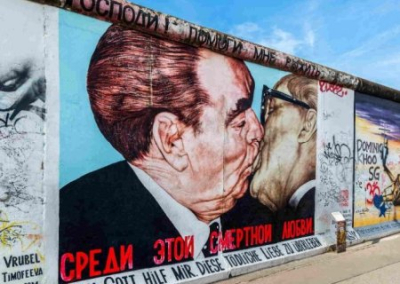 Умер автор самого знаменитого граффити на Берлинской стене