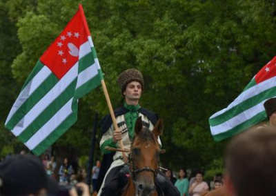 Абхазия признала независимость республик Донбасса и поддержала спецоперацию России на Украине