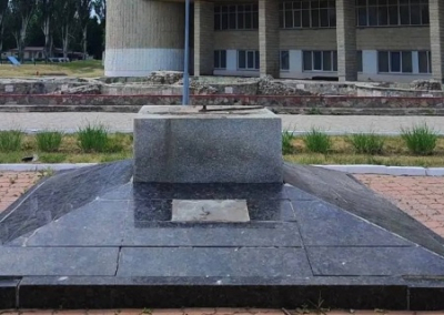 Агония дерусификаторов. В Харькове снесли Ломоносова, в Липцах переименовали улицу Пушкина