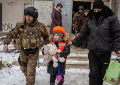 Из Славянска принудительно эвакуируют детей на Украину