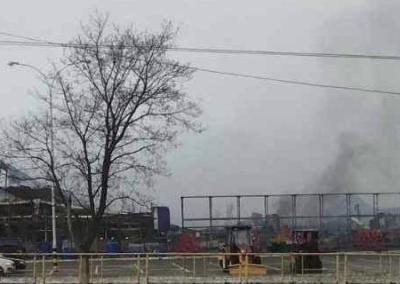 Украинские террористы сожгли торговый центр и покалечили людей, которые покупали продукты к Новому году в Горловке