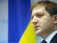 Исконное братство: в аэропортах ЕС украинских дипломатов держат в отстойниках для мигрантов