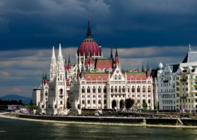 Спикер парламента Венгрии: Брюссель обслуживает неевропейские группы интересов