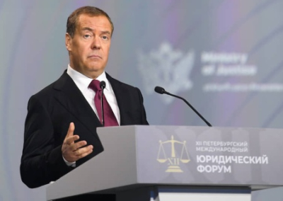 «Соглашения с марионетками обречены на провал». Медведев выступил против договорённостей с Украиной