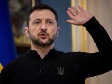 Зеленский на брифинге устроил спектакль со звонком Макрона
