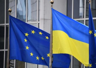 Bloomberg: Еврокомиссия рекомендует предоставить Украине статус кандидата в ЕС