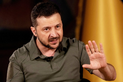Зеленский намерен сидеть в президентском кресле, пока Украину не возьмут в ЕС и НАТО