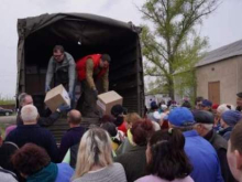 На Украине мобилизуют мужчин во время раздачи гуманитарной помощи