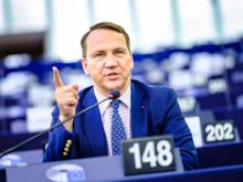 Европа не будет создавать единую армию, и польских войск на Украине не будет — Сикорский