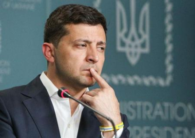 Год назад Зеленский обещал уйти в отставку, если война в Донбассе не закончится