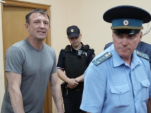 «Боевой генерал, результативный, не мясник — не нужен на СВО». В Сети обсуждают перевод Ивана Попова в СИЗО